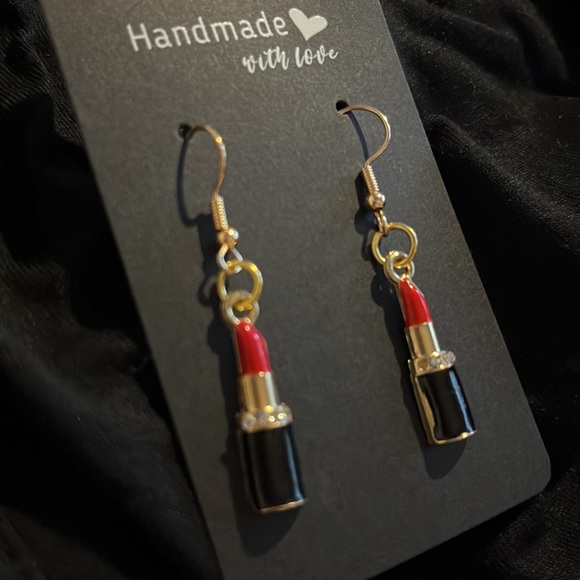 Red lipstick earrings - Picture 2 of 3